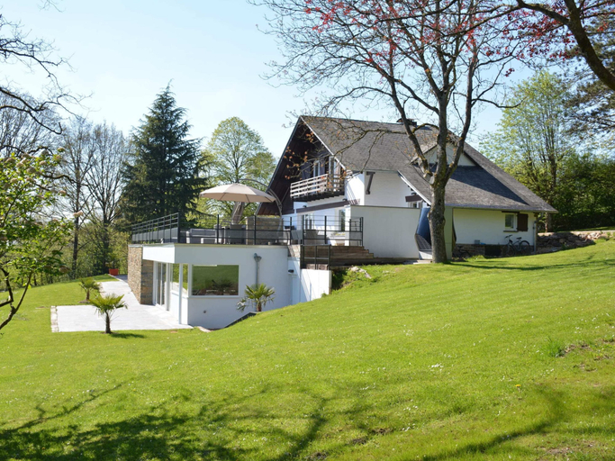 Chalet in Stoumont with pool and sauna, Liège