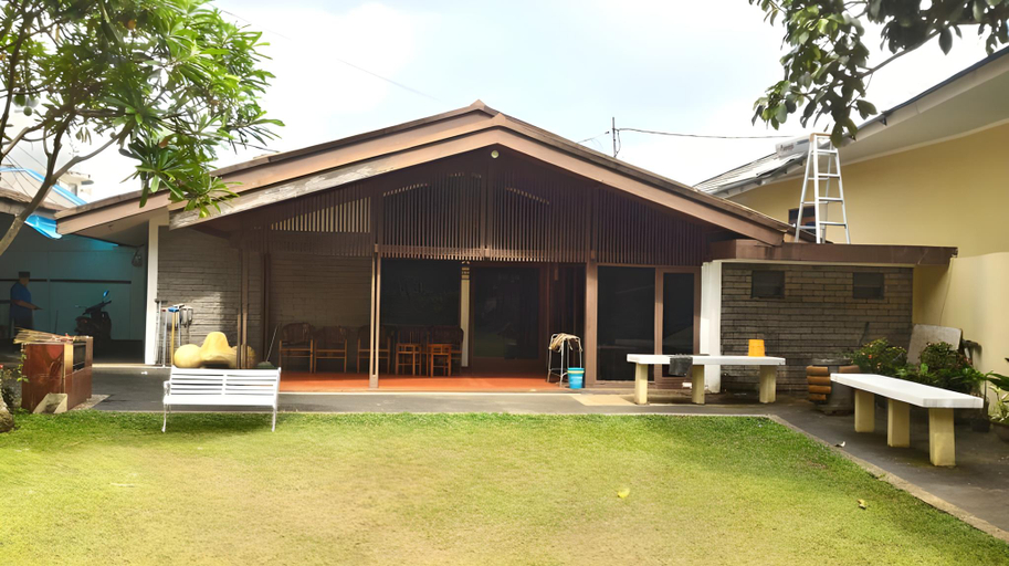Exterior 16