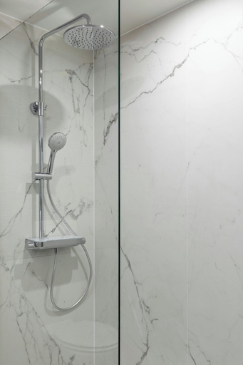 Bathroom 4, Paris Marriott Charles de Gaulle Airport Hotel, Val-d'Oise