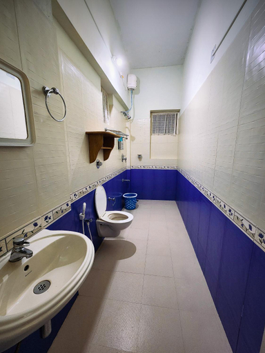 Bathroom 2, Manikkal Bunglow, Wayanad