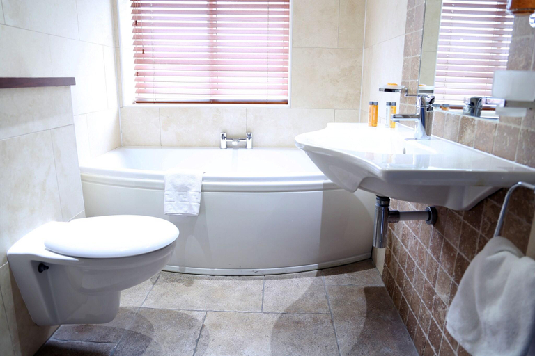 Bathroom 4, The Crown Hotel Bawtry, Doncaster, Nottinghamshire