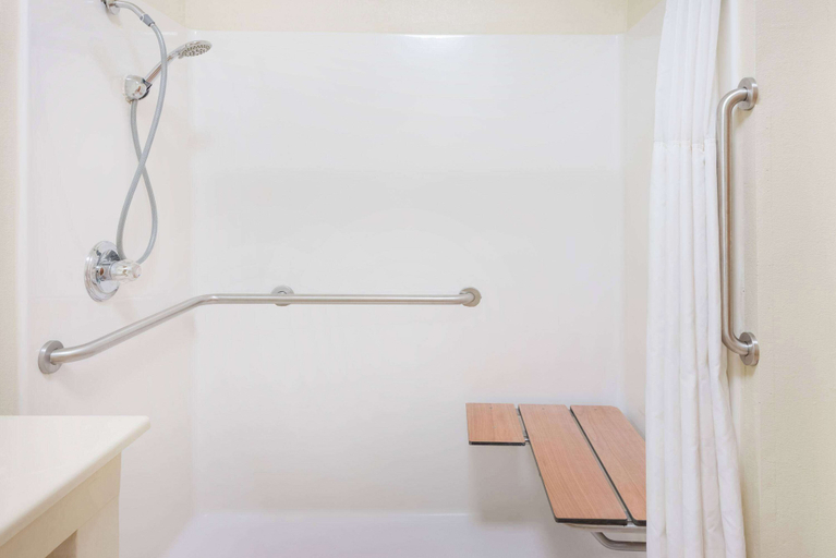 Bathroom 5, Ramada by Wyndham Columbia, Boone