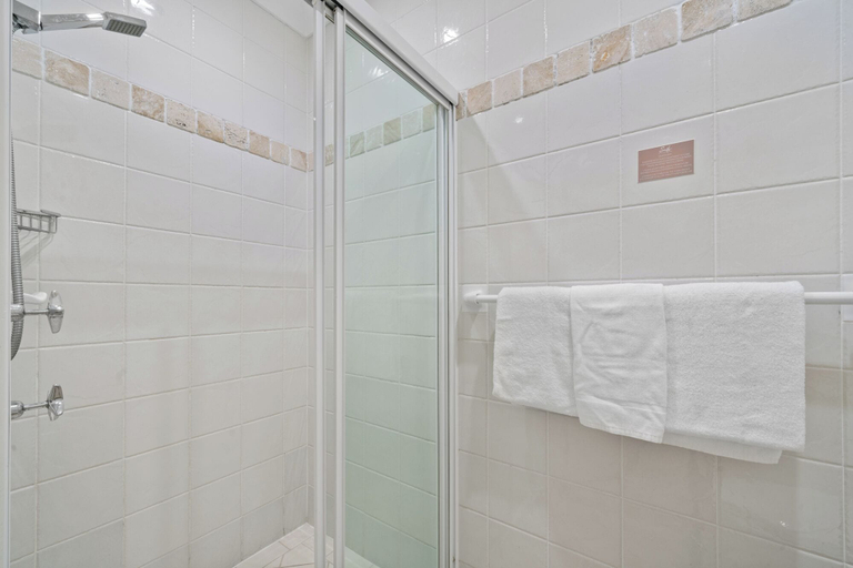 Bathroom 4, Terrigal Sails Serviced Apartments, Gosford - East