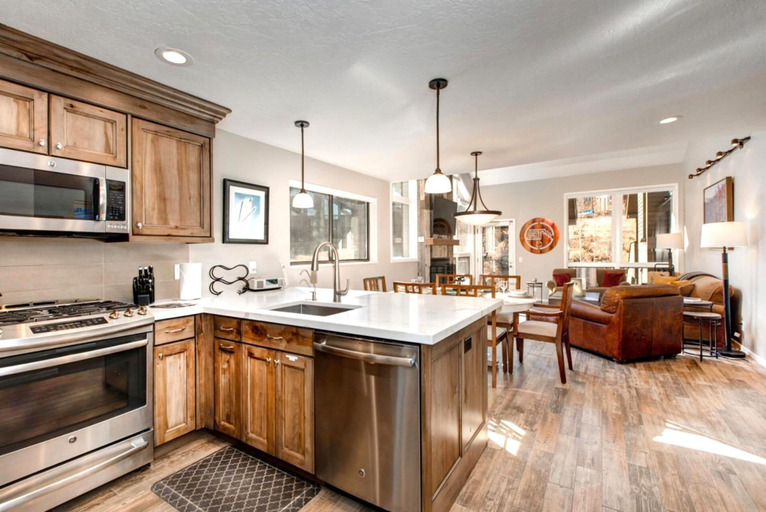 Others 1, Red Pine 4 Bedrooms RPT-14T by KBM, Summit