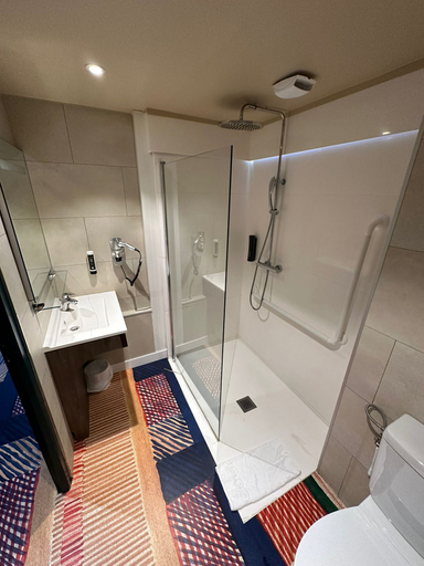 Bathroom 5, B&B HOTEL Saint-Pierre-en-Faucigny Bonneville, Haute-Savoie