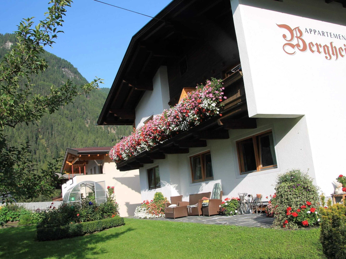 Others 4, Apartment in Otztal With Balcony, Imst