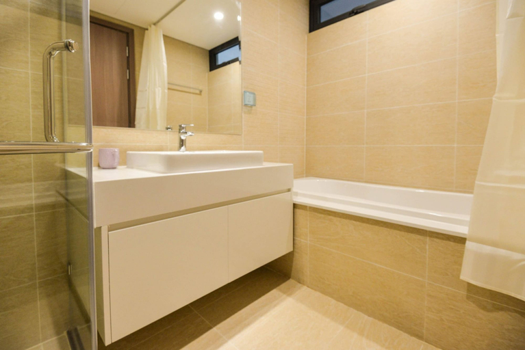 Bathroom 5, Luxury Apartment Vinhomes Skylake, Từ Liêm