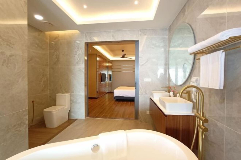 Bathroom 13