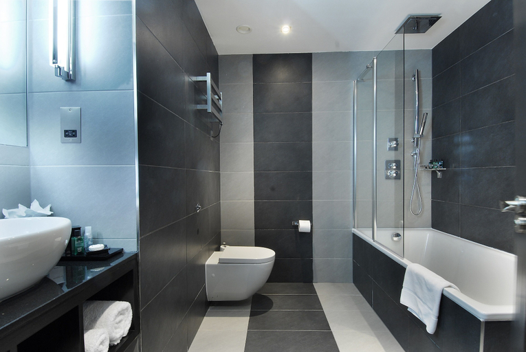 Bathroom 4, Montcalm Brewery, London City, London
