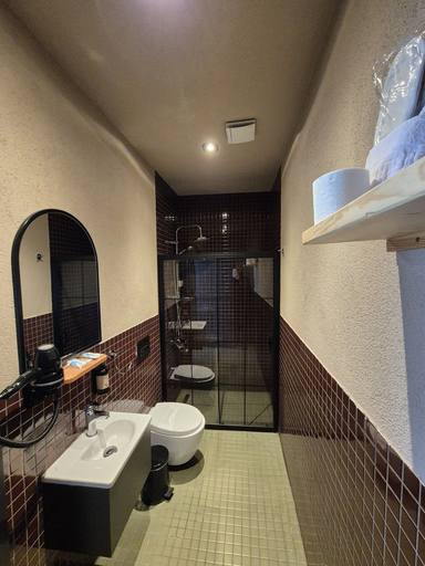 Bathroom, BKM Mutfak Hostel, Kadıköy