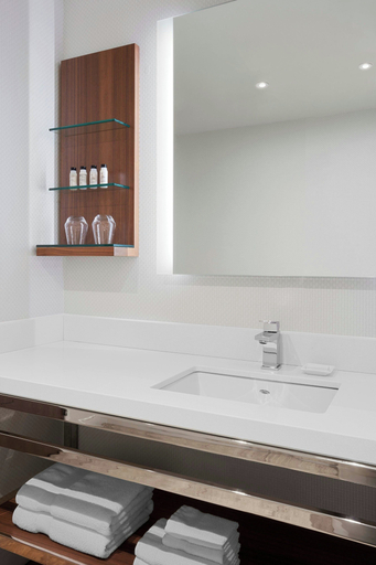 Bathroom 3, Delta Hotels by Marriott Trois Rivieres Conference Centre, Francheville