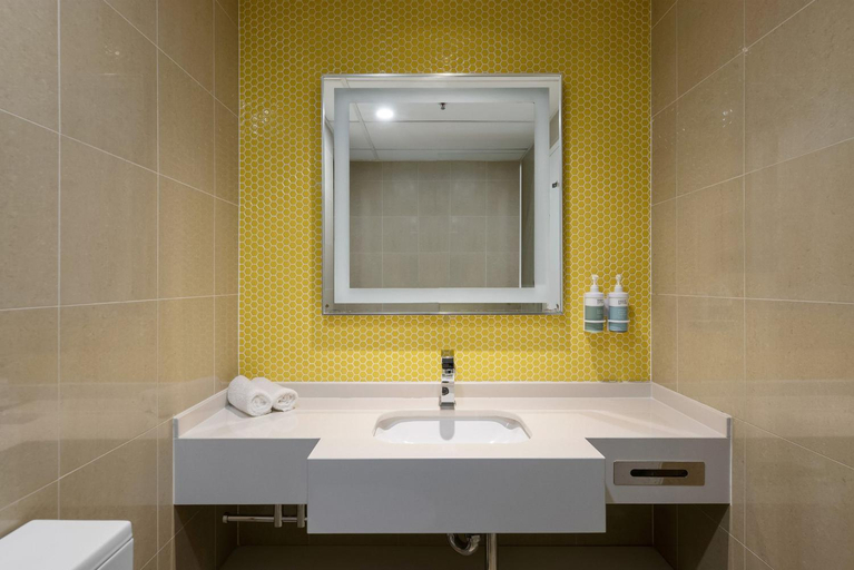 Bathroom 18