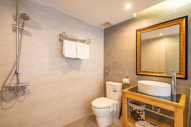 Bathroom 15