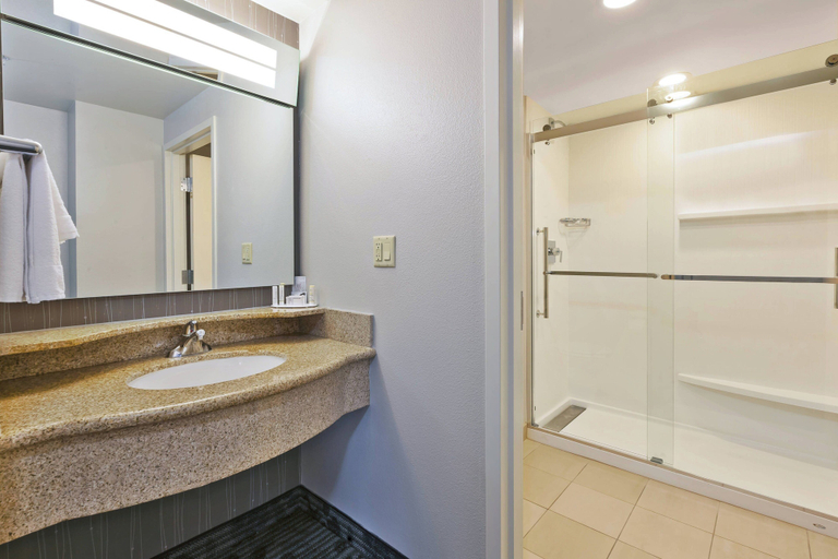 Bathroom 3, Courtyard by Marriott Oklahoma City Downtown, Oklahoma