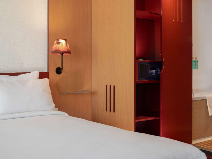 Bedroom 13