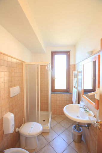 Bathroom 4, Luna di Marzo, La Spezia