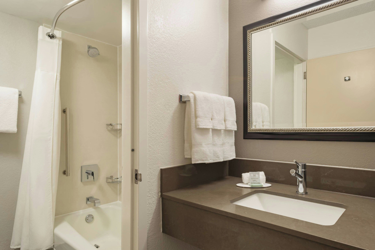 Bathroom 4, Courtyard by Marriott Anaheim Buena Park, Orange