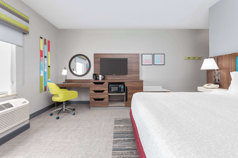 Bedroom 2, Hampton Inn & Suites Lake Jackson-Clute, Brazoria