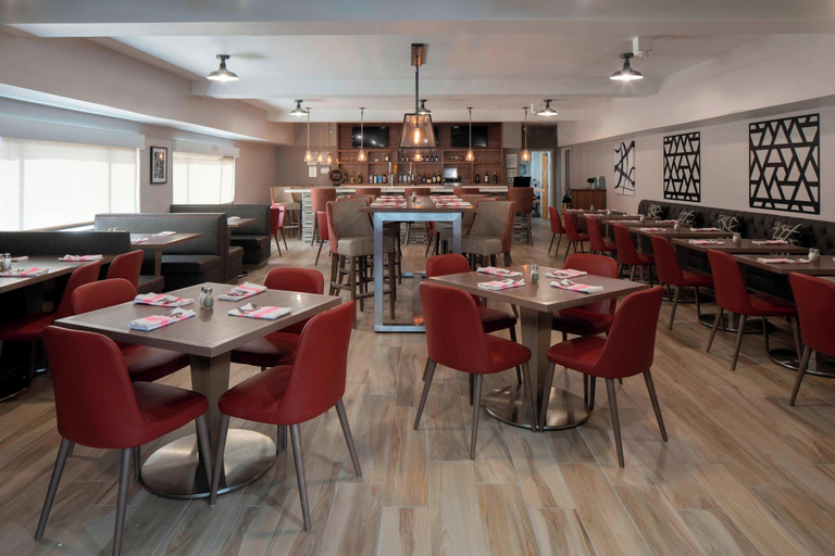 Food & Drinks 5, Four Points by Sheraton Dallas Arlington Entertainment District, Arlington