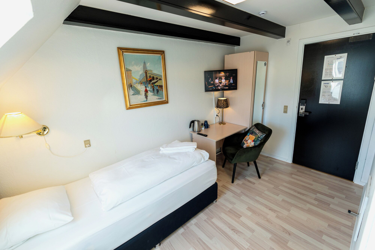 Bedroom 4, Prinsen Hotel, Aalborg
