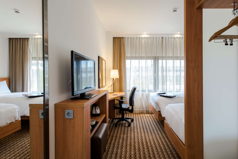 Bedroom 2, Hampton by Hilton Amsterdam Airport Schiphol, Haarlemmermeer
