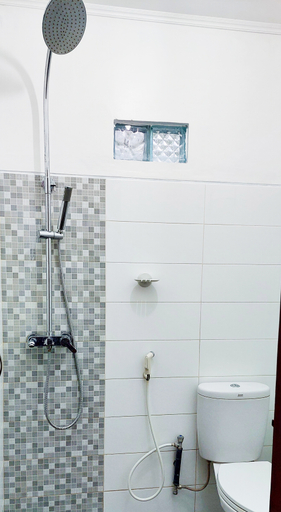Bathroom 4, Sarwi Endah Beach Cottage, Gunung Kidul