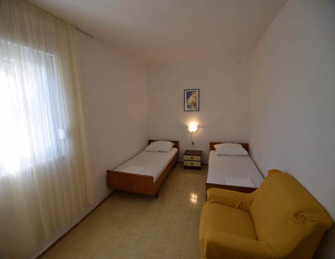 Bedroom 4, Spacious Apartment With Terrace, Near the Beach, Pag