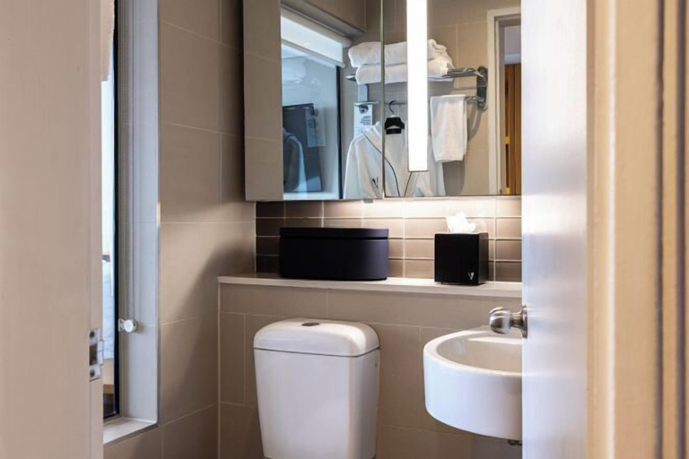 Bathroom 28