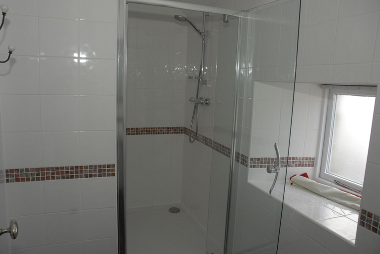 Bathroom 4, Rushop Hall, Derbyshire