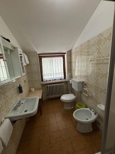 Bathroom 3, Hotel Miravalle, Trento