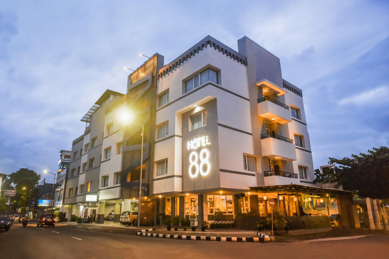 Exterior 6