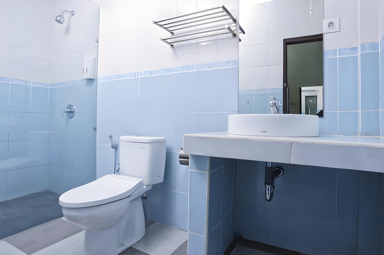 Bathroom 14