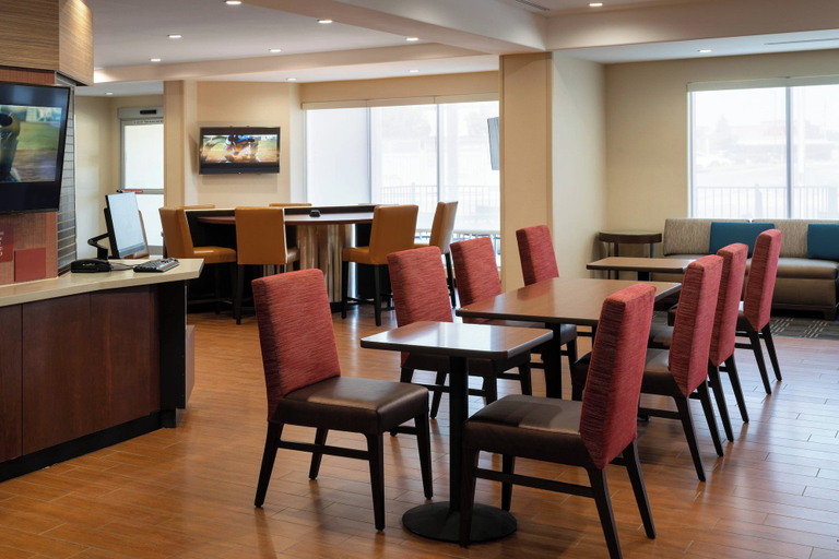 Food & Drinks 5, TownePlace Suites by Marriott Fresno Clovis, Fresno