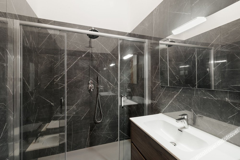 Bathroom 3, Sonder Piazza Venezia, Roma
