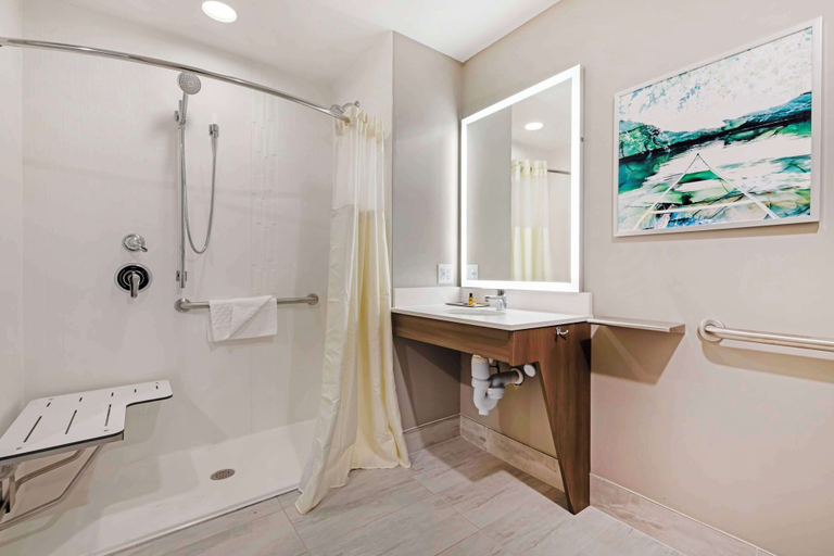 Bathroom 4, Best Western Plus Grand Rapids MN, Itasca