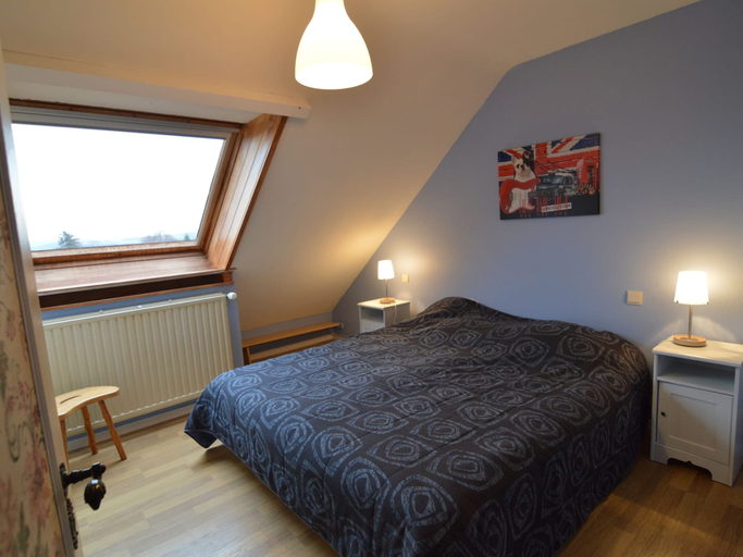 Bedroom 2, Hillside Retreat With Pond, Liège