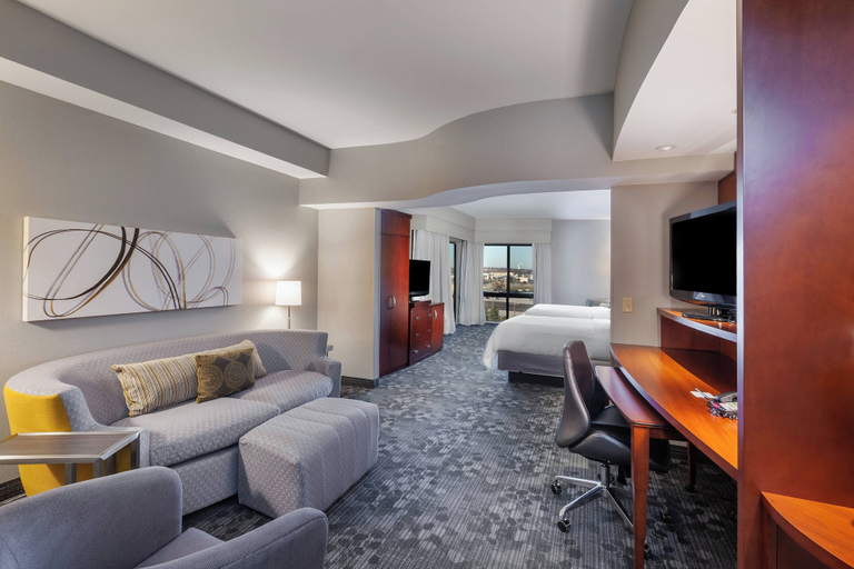 Bedroom 2, Courtyard by Marriott Tulsa Woodland Hills, Tulsa