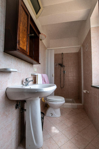 Bathroom 4, Villa Diana, Messina