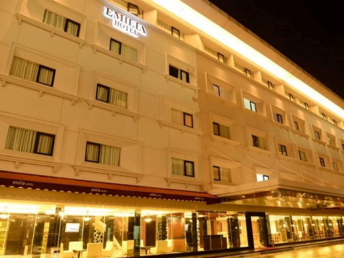Exterior 3