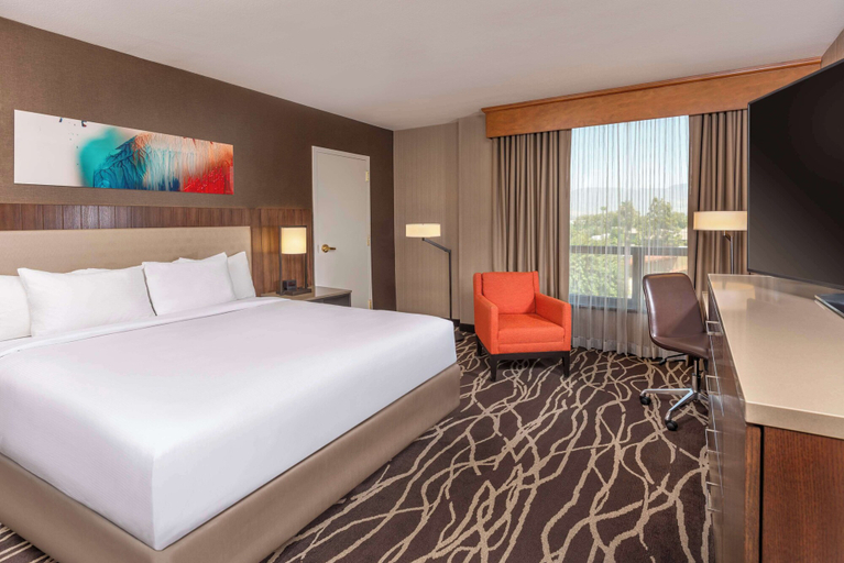 Bedroom 4, DoubleTree by Hilton Hotel San Bernardino, San Bernardino