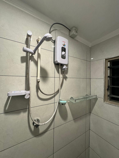 Bathroom 5, Affordable Luxury & Comfort in Bayview
