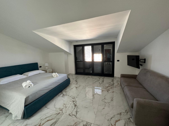 Others 2, Alba exclusive place, Reggio Di Calabria
