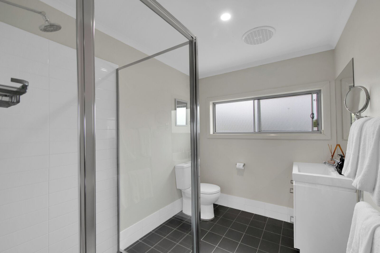 Bathroom 4, Hunter Gateway Motel, Maitland