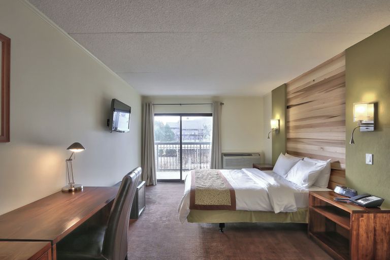 Bedroom 3, Blue Mountain Resort Inn, Grey