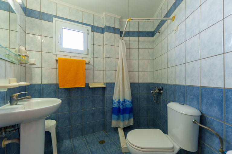 Bathroom 4, Dedalos Beach Hotel, Crete