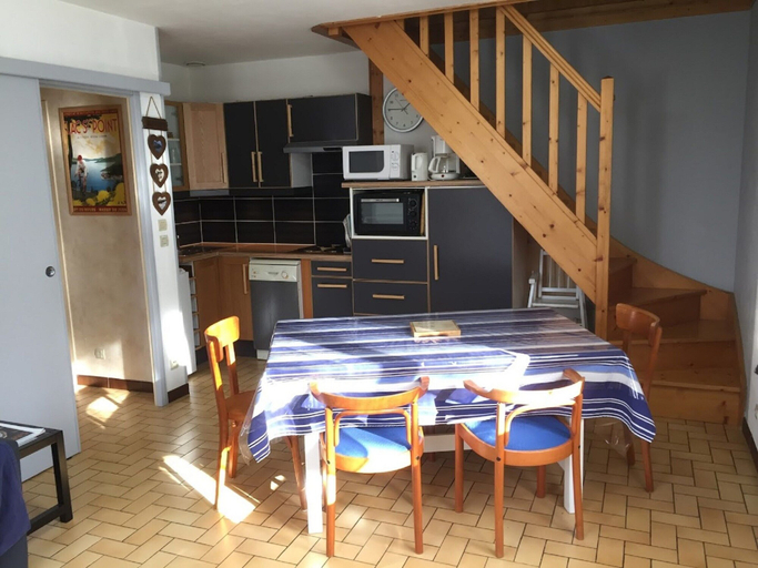 Private kitchen, Gite de la Marandine in Metabief With Garden, Doubs