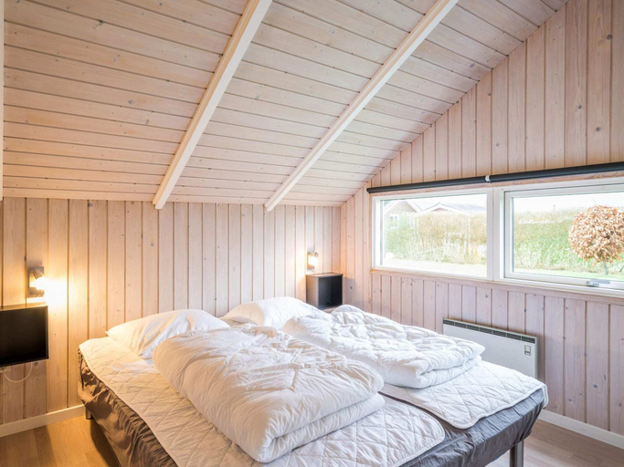 Bedroom 2, 6 Person Holiday Home on a Holiday Park in Hemmet, Ringkøbing-Skjern