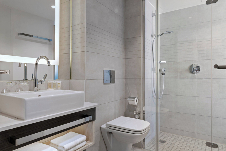 Bathroom 5, Courtyard by Marriott Oberpfaffenhofen Munich South, Starnberg