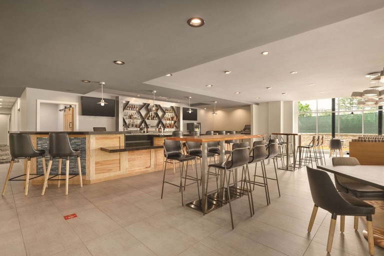 Food & Drinks 5, Radisson Hotel Atlanta Airport, Fulton