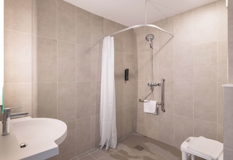Bathroom 4, B&B HOTEL Massieux Genay, Rhône